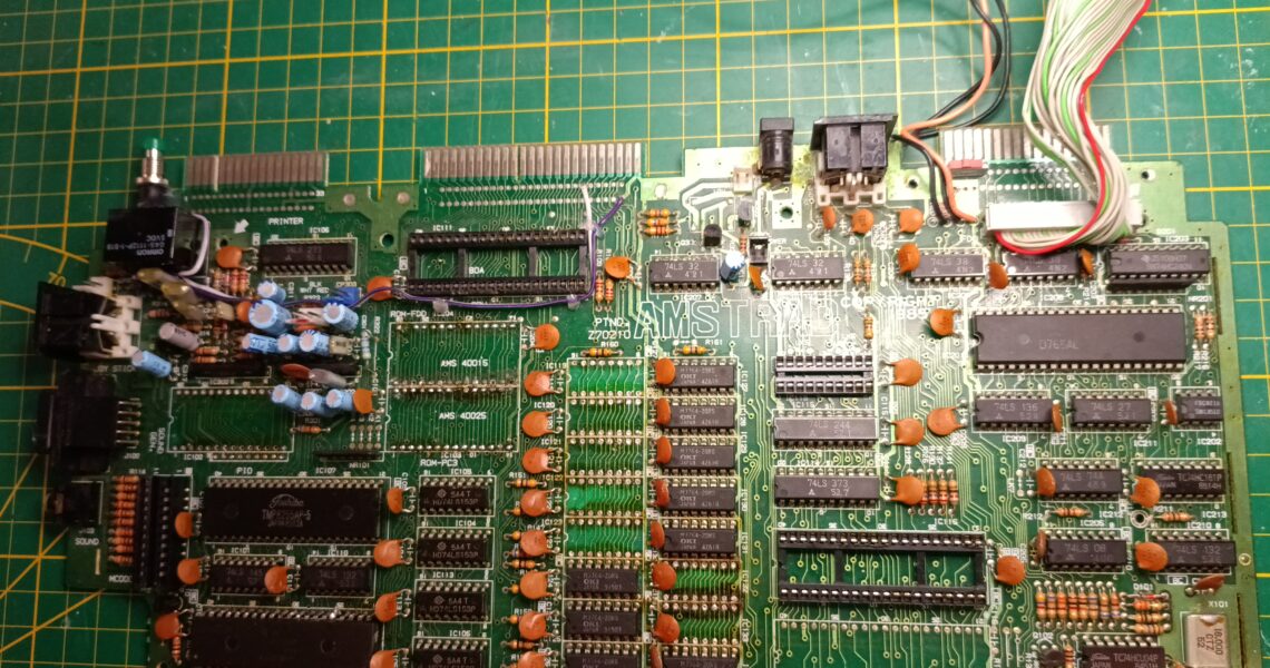 Une carte mère multi gate array d'Amstrad CPC 6128